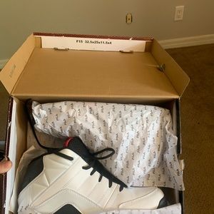 Fila Basketball shoes. Style: Epic Reign